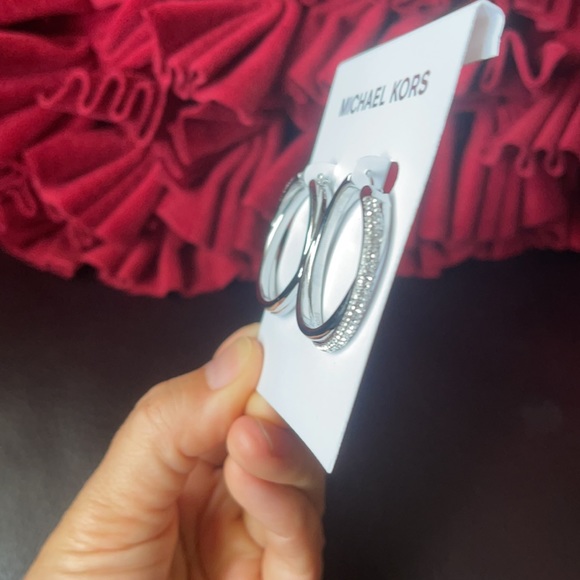 Michael kors CROSSOVER PAVE CRYSTAL sliver tone HOOPS NWT - Picture 3 of 5